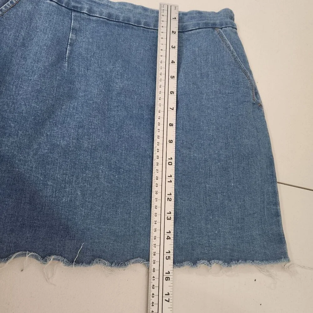 Forever 21 Skirt Womens Blue Denim Mini Medium Frayed Zipper Closure